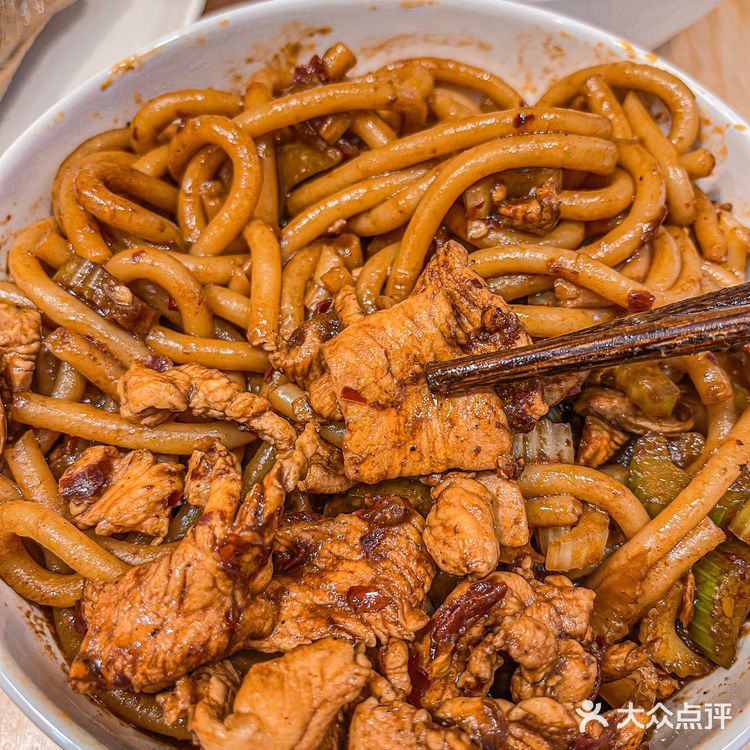 感谢深圳本地人带路新疆炒米粉果然狠过瘾!