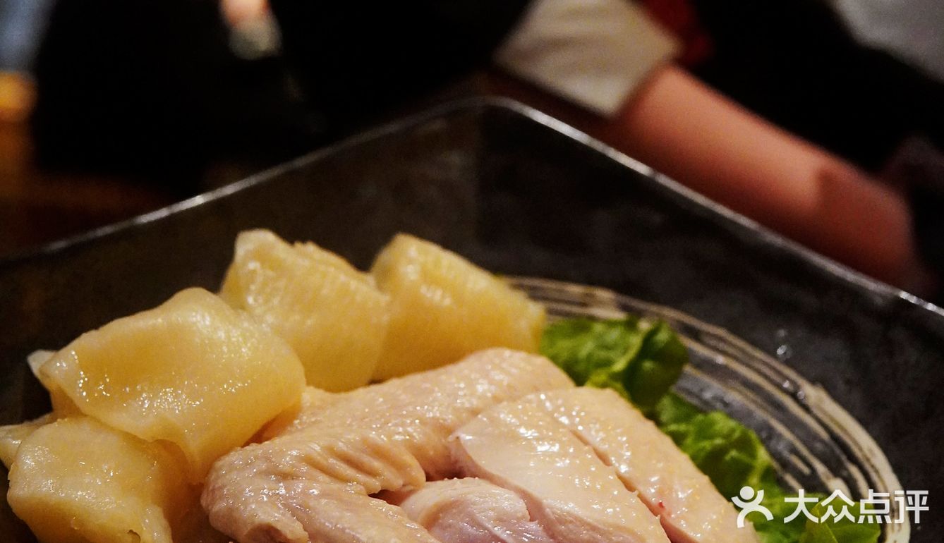 吃火锅怎么能少了帝王蟹呢，来这里满足你对海鲜的所有挑剔～