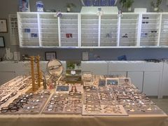 -天空之镜眼镜店蔡司依视路授权店(天通苑店)