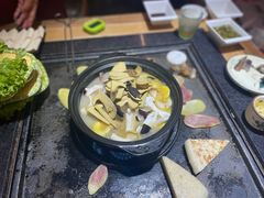 -有一锅·野生菌黑山羊腊排骨火锅(古城北门店)