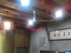 -头上红煨盐鸡·非遗院子餐厅