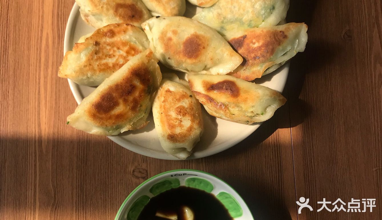 韭菜盒子配腊八蒜，绝了！！！