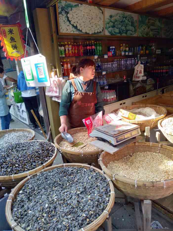 二子炒货(老街干货铺)-"进渔村的当口就是这家炒货店,这店在此经营.