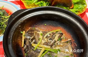 Braised Fish Head with Bird's Nest Slices in Clay Pot