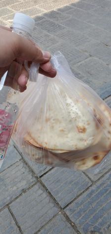 郑母烧饼-"据说是当地特色小吃,但是我感觉怎么像是把.