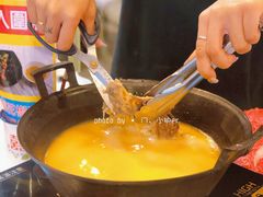 浓厚原只鸡煲花胶汤-鲜入围煮花胶鸡海鲜火锅