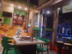 -山野的朋友露营炭火烤肉