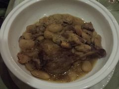 卡斯泰尔诺达里镇特色卡酥来砂锅（法国白扁豆，功夫油封鸭，法国香肠，蔬菜等）-火车头法国西餐厅