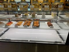 面包甜点陈列柜-丽都DELICATESSEN熟食店