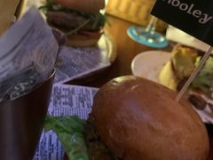 -Hooley's活利仕西餐厅(珠江新城店)