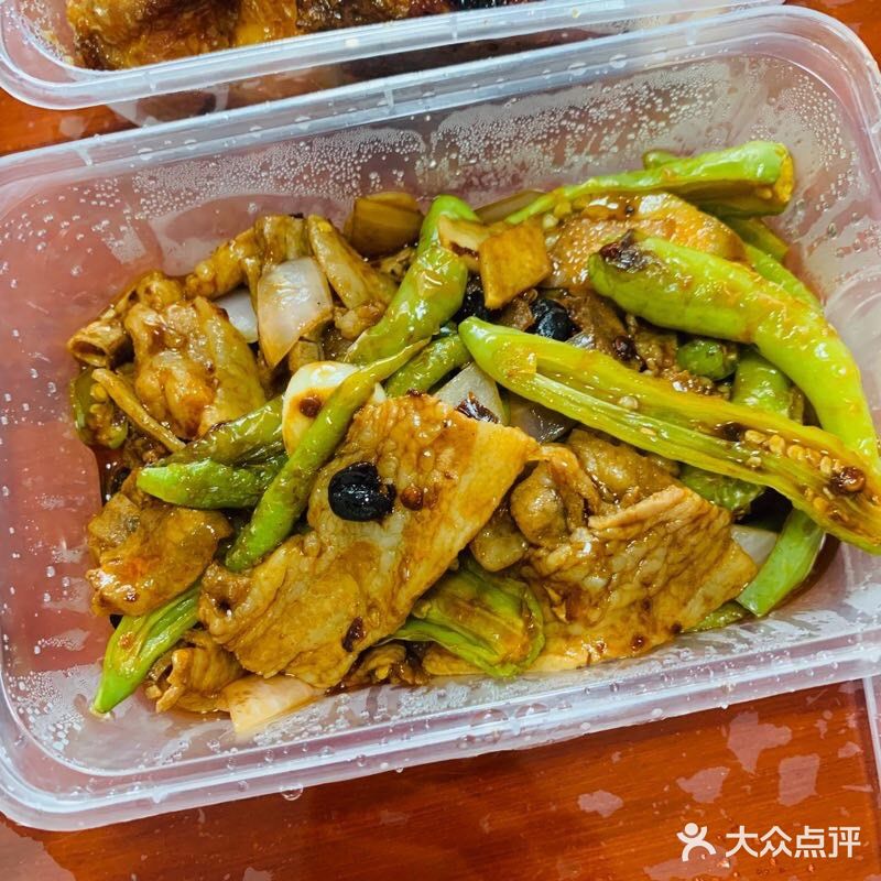 饭看着大盒但是薄薄一层而已