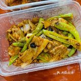 饭看着大盒但是薄薄一层而已