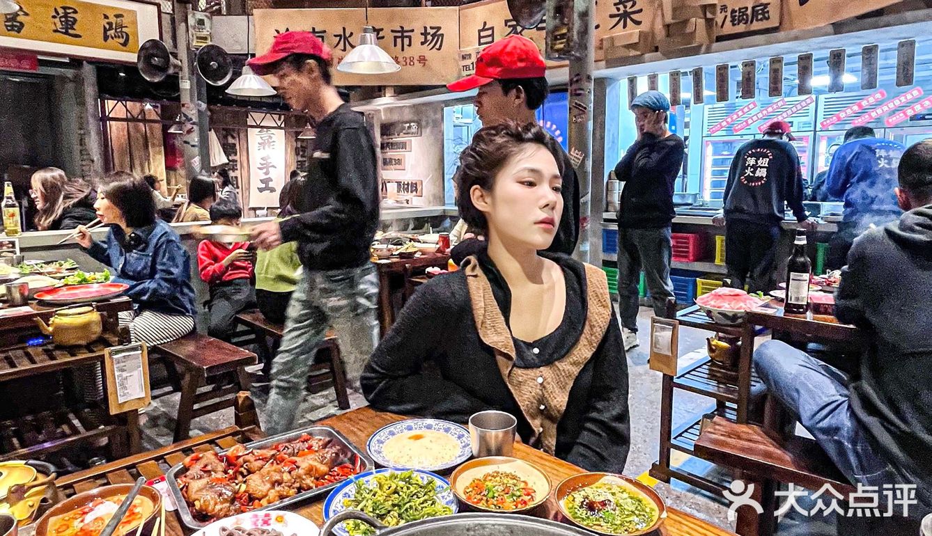 萍姐火锅自认为是重庆火锅中的杠把子啦 根本吃不腻！