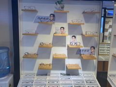 -MiRi眼镜·蔡司·星趣控·尼康控优点视觉合作店(南京东路店)