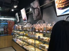 面包甜点陈列柜-巴黎贝甜(五月花广场店)