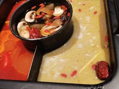 -老牌坊云南鱼豆花火锅(爱建店)