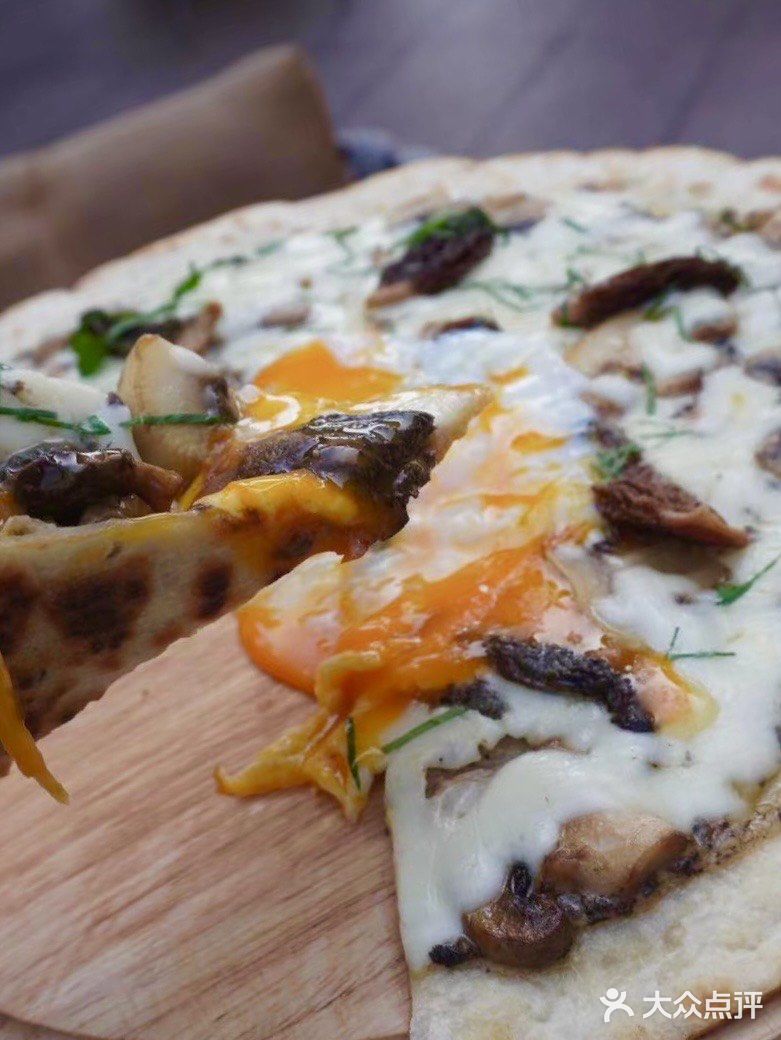 一人点了一个套餐 披萨+饮料 很方便!性价比很高