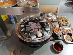 -围炉肉舍•炭烤活鳗•丹东海鲜烤肉(步行街店)