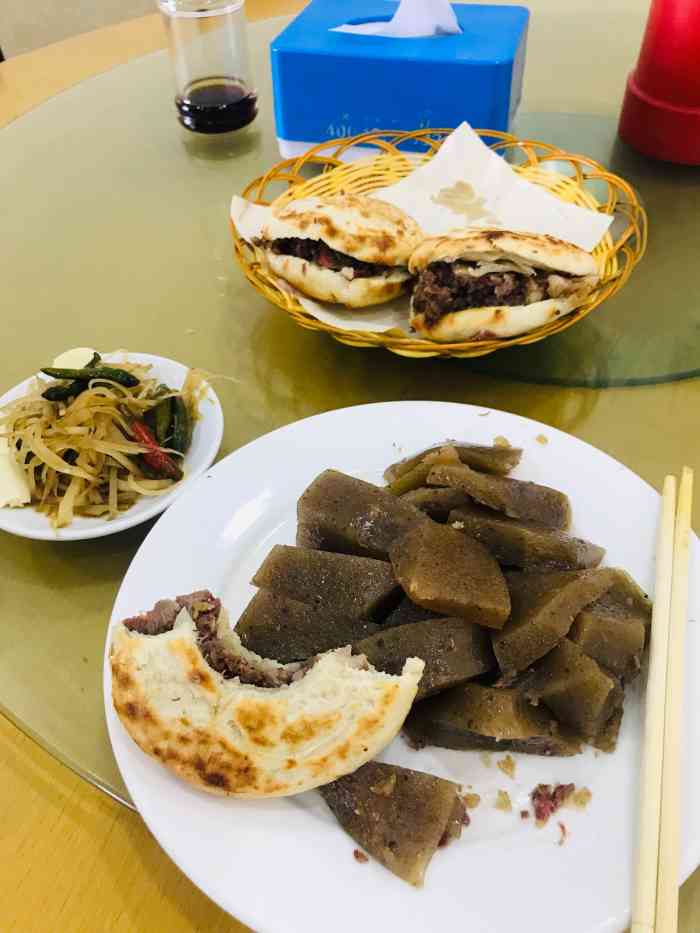 荆塘铺全驴宴(徐水店)-"专程开车过来吃驴肉火烧,不是饭点,店内也.