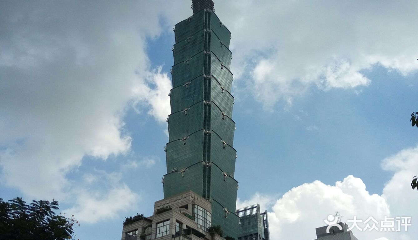 美景一览无余。世界最快电梯真的是有够快，刷刷的就到了