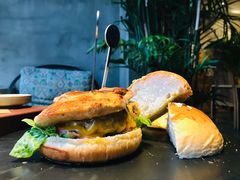 -HIGH FIVE哈福手工汉堡(桂林路店)