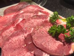 薄切牛舌-虎焱炭火烧肉