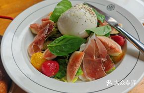Fig Burrata Salad