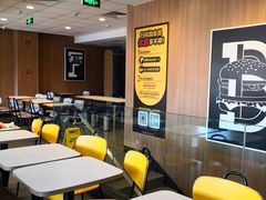 用餐区-麦当劳(杨林得来速店)