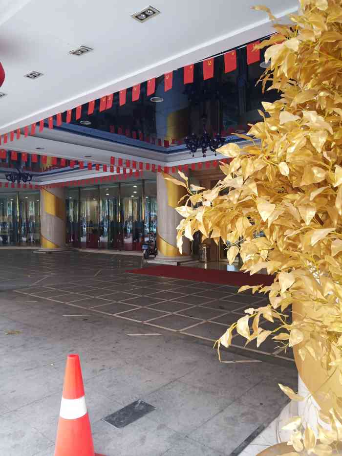 尚源美食城"早餐,喝头脑,为什么枸杞是最后散到碗里的.