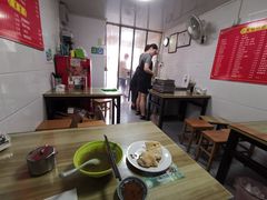 大堂-胡记锅贴·沪上游子老鸭粉丝汤(太原路店)