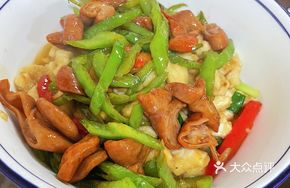 Green Pepper and Pork Intestine Noodle Soup