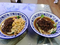 -渝之汇牛肉豌杂面