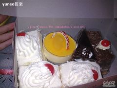 一堆蛋糕-红宝石·鲜奶小方(万航店)
