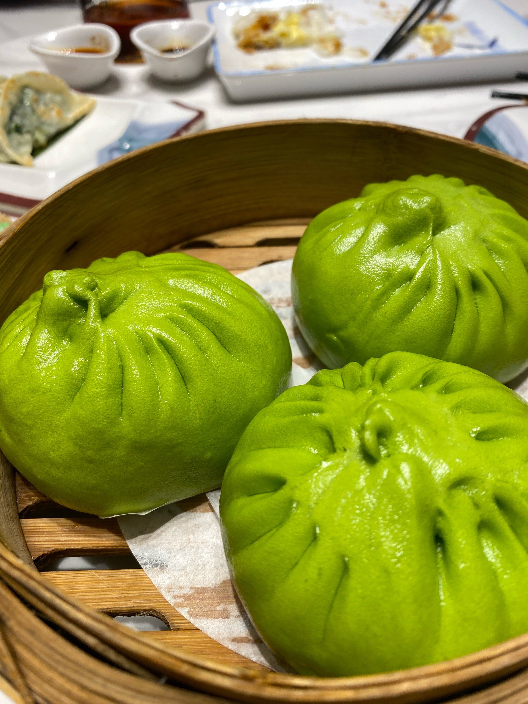 浓郁茶香   淡淡地香味\\n\\n菠菜汁包带有辣辣畺味