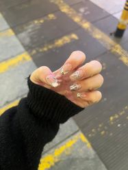 -花岐款式专研健康美甲沙龙