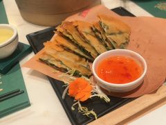 鲜虾韭菜饼-悦得闲广式点心茶楼(蓝鲸世界店)