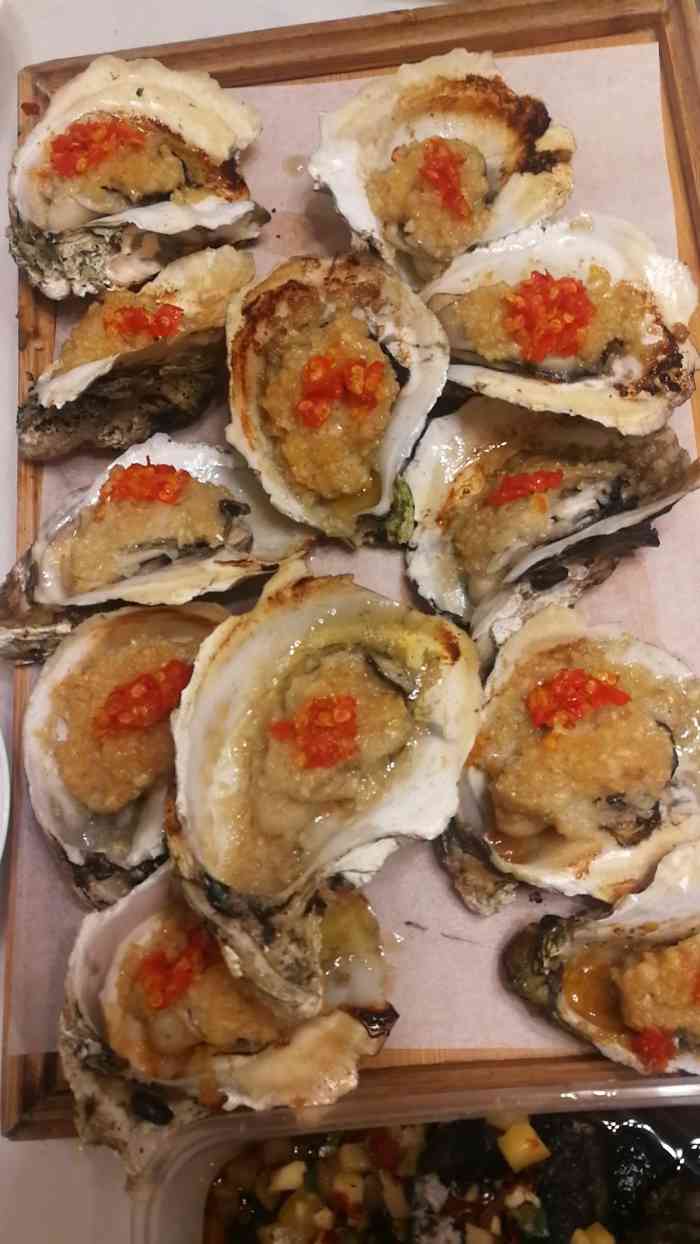 渔记生蚝(八字门店)-"在夜宵烧烤店里算环境最好的 生蚝和牛油好.