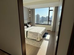 -瑞虹新天地月亮湾