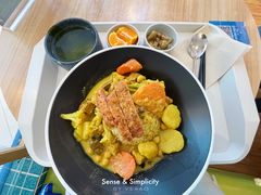 咖喱蔬菜盖浇饭-轻蔬不用等·素食(江苏路店)