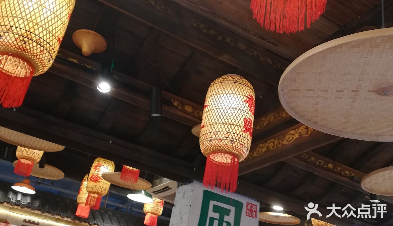 汤头浓郁，鲜香奶，白色的汤汁一看就很滋补