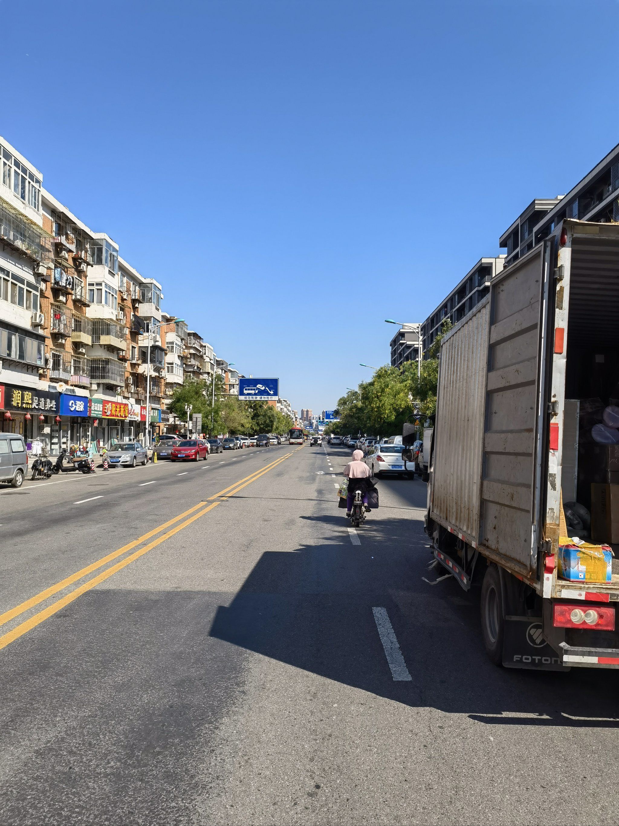 一条马路的贫富分界线