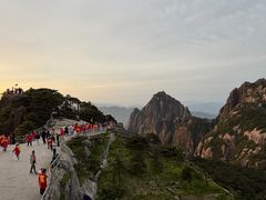 -黄山光明顶山庄