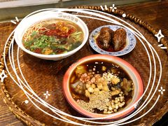 -爆炸头阿姨小四川正宗川味小吃(无任何分店)