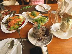 -Chom Cafe and Restaurant