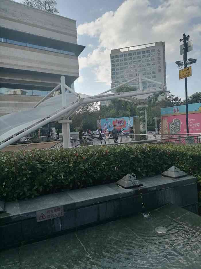 嘉定新城(地铁站)-"地铁11号线——嘉定新城站,对于嘉定新城.