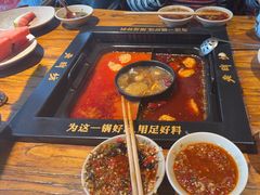 -老牌坊云南鱼豆花火锅(爱建店)