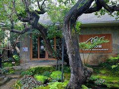 -Chom Cafe and Restaurant