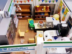 -全家便利店(莲花池东路店)