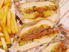 -The Habit Burger Grill 哈比特汉堡(爱琴海店)