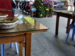 露天位-崖口煲仔饭